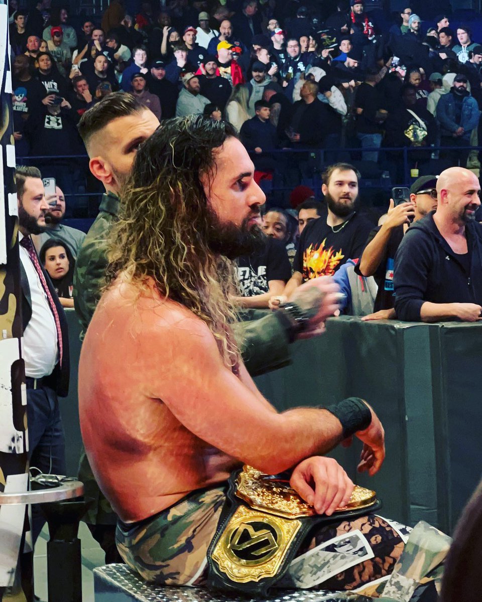 Tamar59504162's tweet photo. If you a @wwerollins fan then you a real one but if you a @wwerollins but cheers for CM punk you not a real fan because I never switched up on they my everything y’all say y’all real fans but switch up on @wwerollins soon CM punk comes back like be for real true fans  knows https://t.co/NpcjvGHPAs