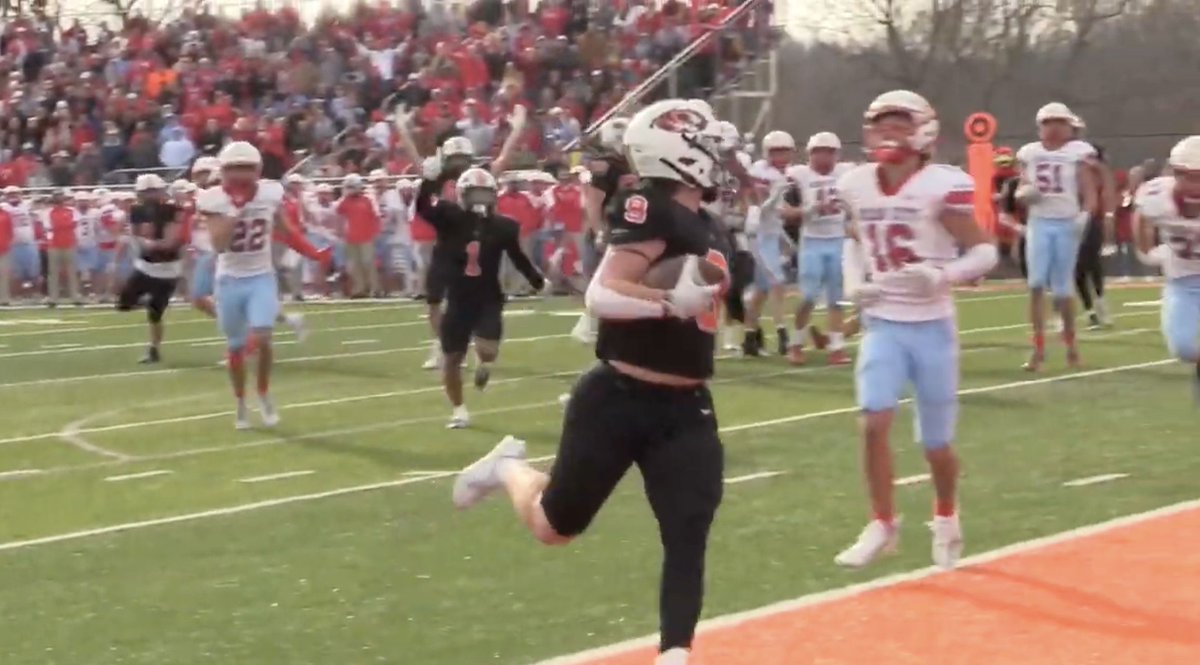 We've got all the big plays for you to relive the excitement of the state semifinal! Find the highlight reel at the link.  |  Video Highlights - Republic 21, Webb City 20  buff.ly/3uxyl1w  
Follow the link for details.