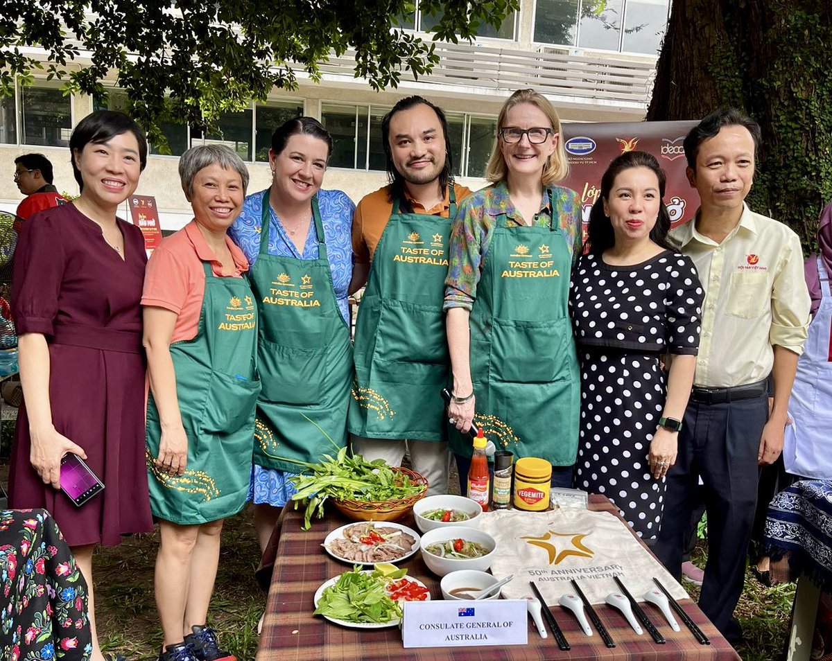Our team had so much fun exploring culinary creativity with an 🇦🇺 twist on the iconic 🇻🇳 phở! 🙏 #DER HCMC @MOFAVietNam  for #FriendshipPhở ! A dash of 🇦🇺 @vegemite for that Aussie flavour - unconventional but surprisingly delicious! 
#Vegemite #TastesLikeAustralia