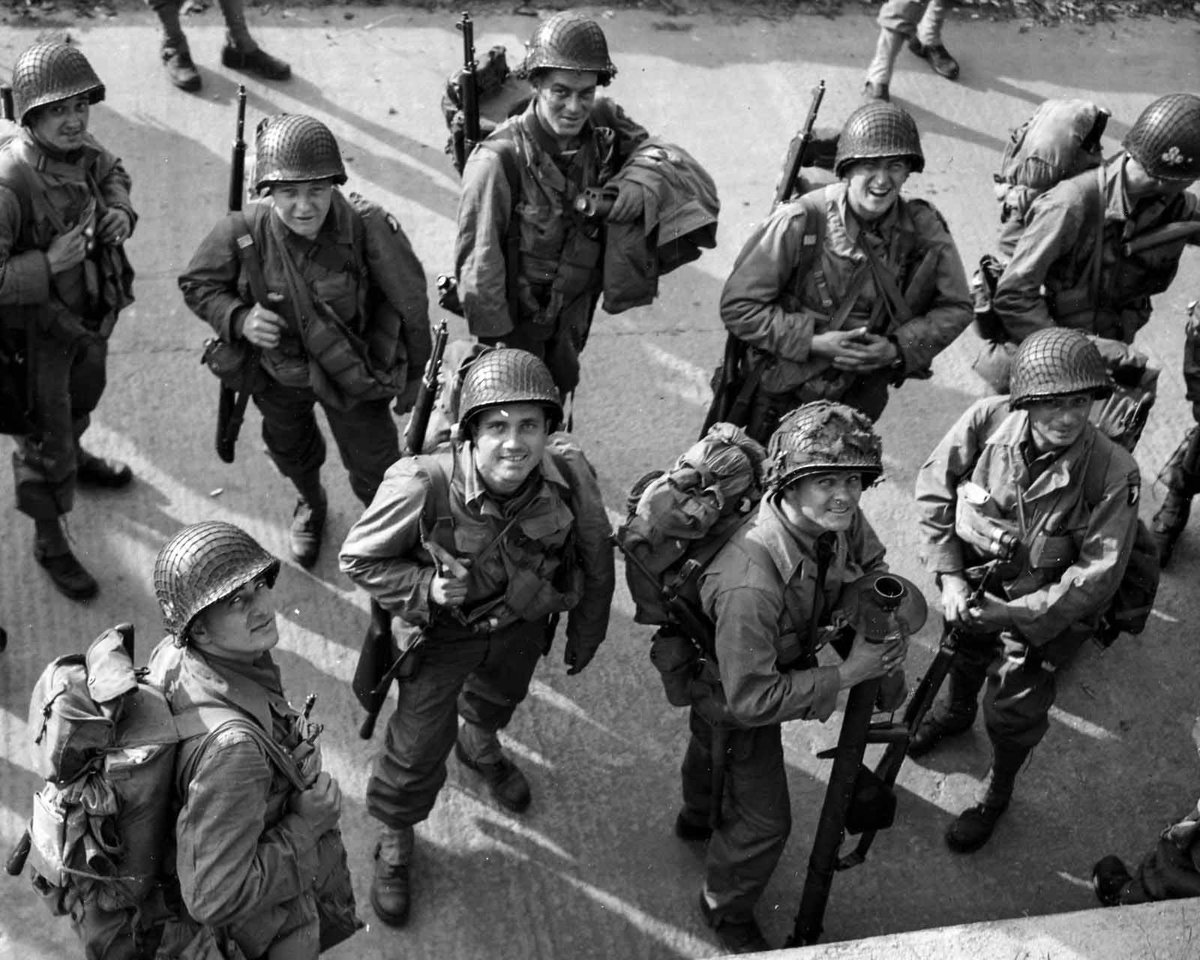 warpedia2's tweet photo. 101st Airborne Division Paratroops Assembling at RAF Exeter #WW2 #History https://t.co/FZq2Zf0D2F