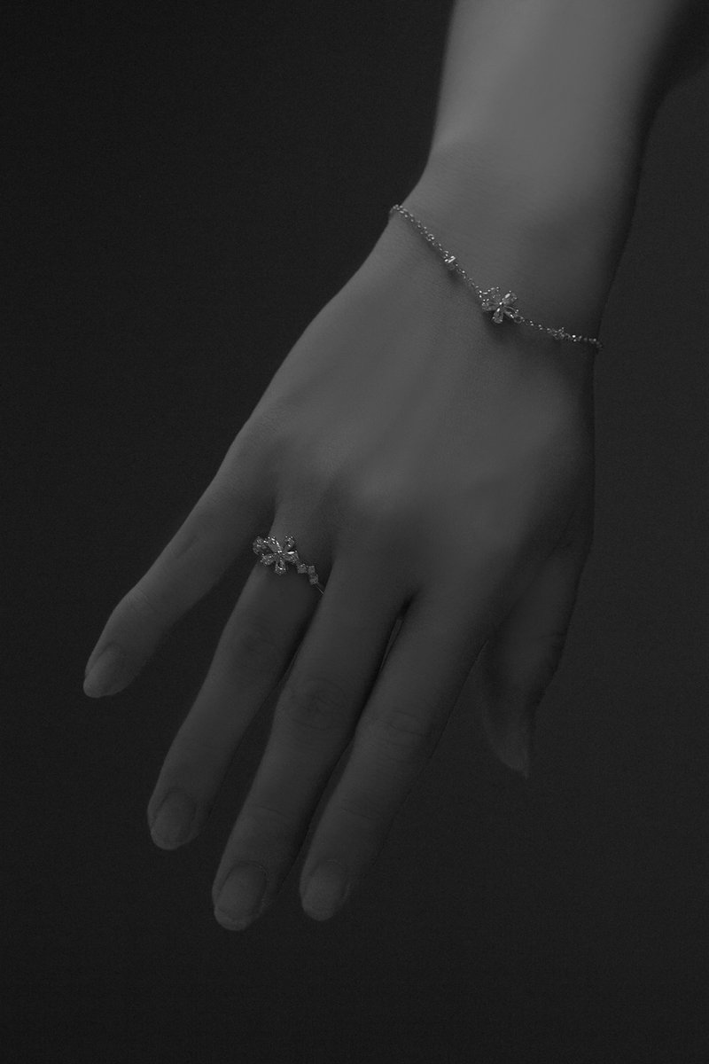 The13_official's tweet photo. Lord Camelot×真緒
X'mas jewelry collection2023
【Ambient Flowers】

今週末12/1(金)12:00より、
FACE MUSIC ONLINE SHOPにて販売開始！

・Bracelet(17cm+約2cm)
・Ring/free ajust(#5～#15)
※サイズ表記に誤りがございました。 
正しくはこちらになります。

販売URL↓
https://t.co/4mzz8XeQCB https://t.co/3eqcpudDMx
