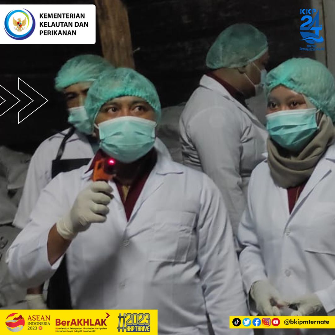 bppmhkpternate's tweet photo. Hai #SahabatBahari, Inspektur Mutu melakukan kegiatan Survailen HACCP ke III terkait konsistensi UPI dalam menerapkan GMP / SSOP dan Pelaksanaan HACCP di salah satu Unit Pengolahan Ikan di Kabupaten Halmahera Selatan
#BPPMHKP #KKPTrive
#EkonomiBiru
#saktiwahyutrenggono https://t.co/wVOhtul2mt