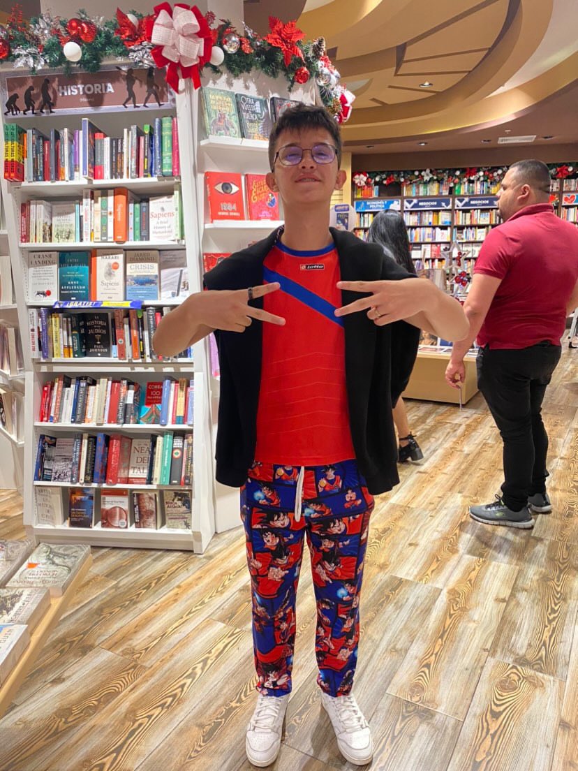 no vuelvo a oxi con pijama de goku😔