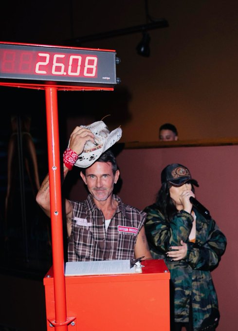 "Buck It" https://t.co/GpxOXojHii