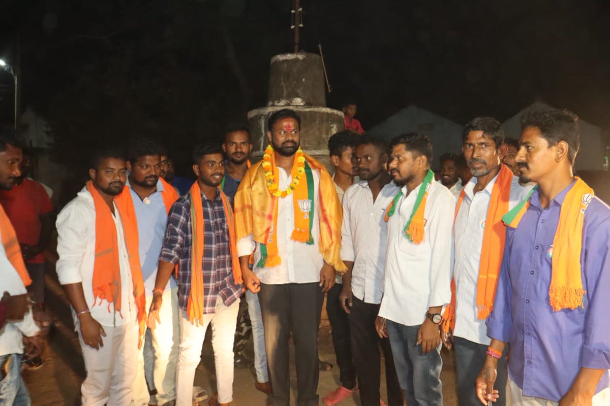 sunilreddybjp's tweet photo. ఈరోజు మహాముత్తారం మండలం మీనాజీపేట, కనుకునూర్ గ్రామాల్లో మరియు మల్హర్ రావు మండలం అన్సాన్ పల్లి,నాచారం గ్రామాల్లో ఎన్నికల ప్రచారం నిర్వహించడం జరిగింది..
ఈ సందర్భంగా ఘన స్వాగతం పలికిన నా ఆడపడుచులు, గ్రామ పెద్దలు,యువకులు మరియు కార్యకర్తలు ,నాయకులు..
అందరికీ పేరుపేరునా ధన్యవాదాలు. https://t.co/ZqJEMACKUU