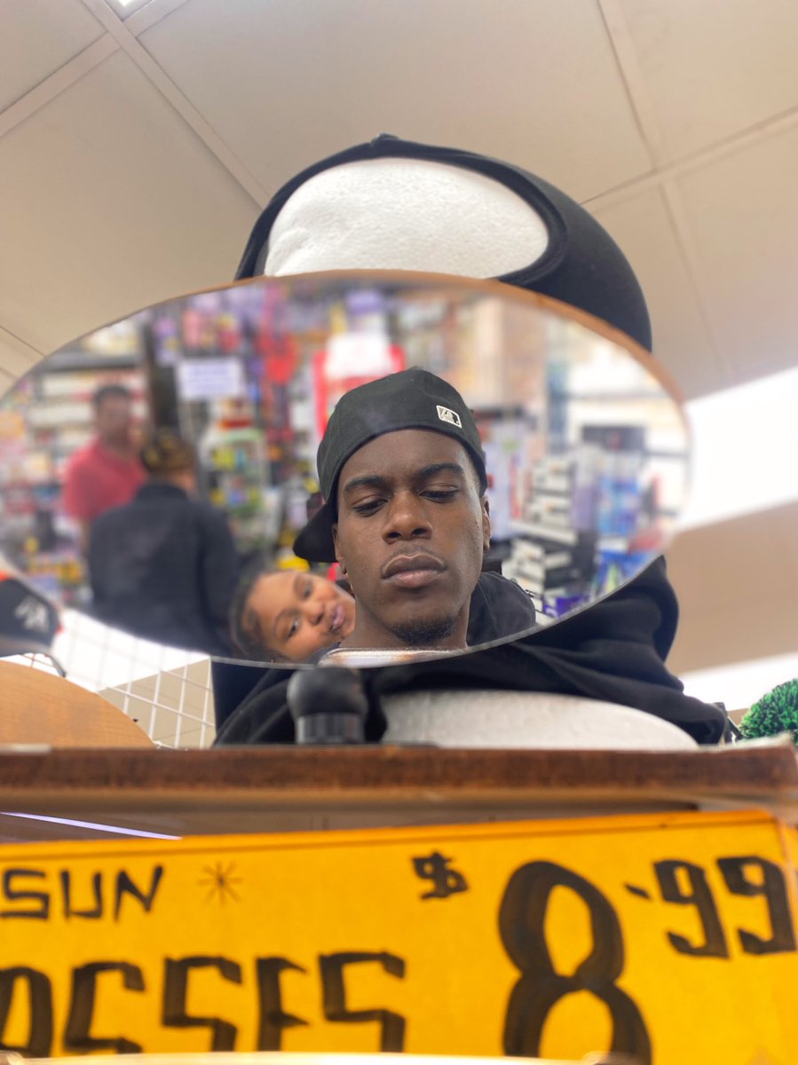 KillinBanks's tweet photo. Can’t even think of a caption, nigga I jus look good 💯🤷🏾‍♂️😮‍💨🥵 https://t.co/lD13D1XkTJ