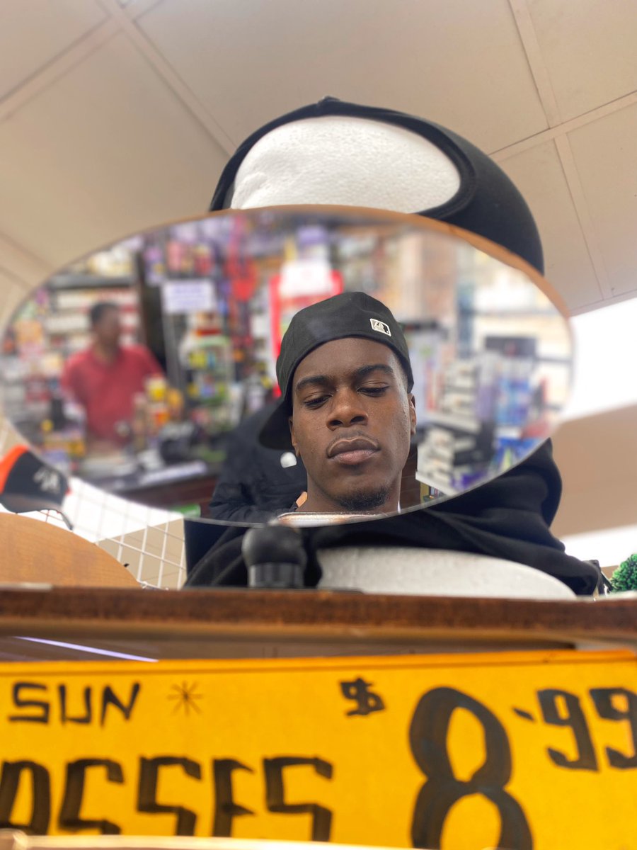KillinBanks's tweet photo. Can’t even think of a caption, nigga I jus look good 💯🤷🏾‍♂️😮‍💨🥵 https://t.co/lD13D1XkTJ