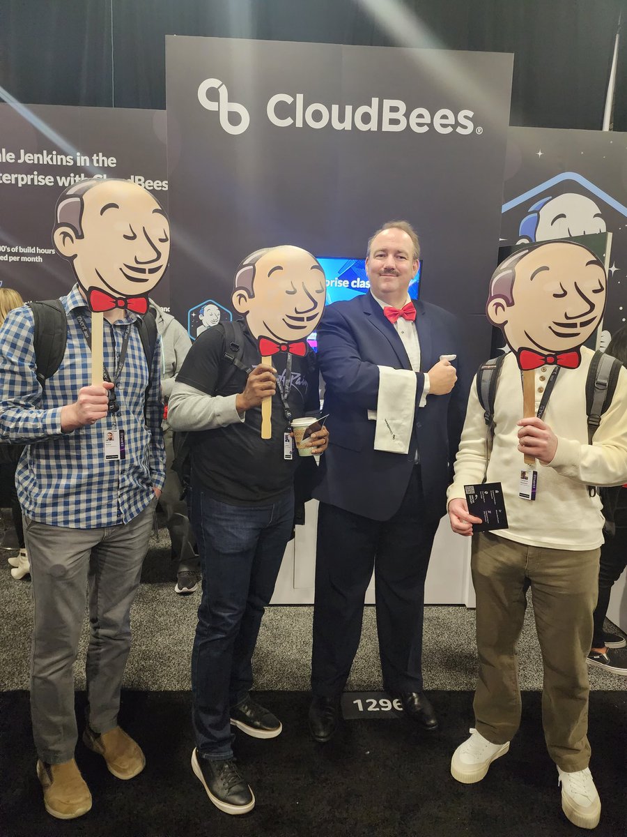 IceColdEdge's tweet photo. We found this guy at the #reinvent expo... hopefully he can grant me an Xbox 🙏🏾 #FindJenkinsButler @CloudBees https://t.co/mJOy9v9KAQ