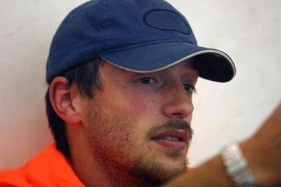 ifamericansknew's tweet photo. In memory of Tom Hurndall, who would have been 42 today. He was 21 when an Israeli military sniper shot him in the head as he rescued young Palestinian girls from Israeli gunfire in 2003. Tom was wearing an orange fluorescent vest to mark himself as an unarmed civilian.

https://t.co/KLmSHjw7WT