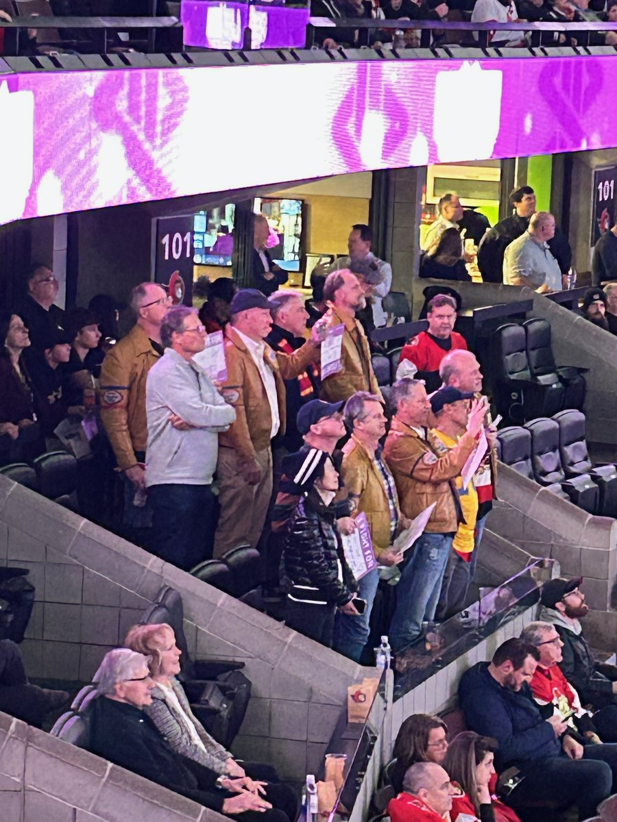 PxPOttawa's tweet image. About a dozen of former Sens VP Jeff Kyle's teammates from the 1983 Queens football team at the CTC for Hockey Fights Cancer night and to support Jeff as he battles brain cancer.  One travelled all the way from Switzerland. 
As Jeff says "get busy living".