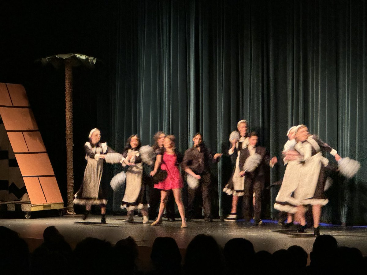 Bravo to Mrs. Segura and the incredible performers on a stellar opening night of "Joseph and the Amazing Technicolor Dreamcoat" at Branson High School! Don't miss the encore tomorrow night, Tuesday, November 28th, at 7:00 p.m.