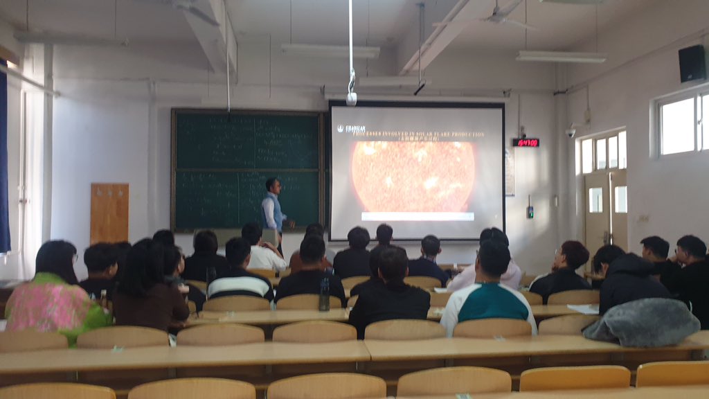jddephysiker's tweet image. &quot;Thrilled to be guiding and inspiring the next generation of Space Physics students! Exploring the mysteries of the cosmos together at Chang&apos;An University, China. 🚀🌌📚 #SpacePhysics #StudentsOfScience #CosmicExploration #PassionForTeaching&quot;