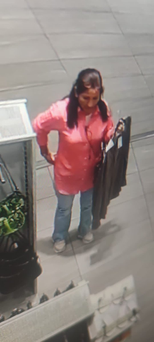 AGATHALYS's tweet photo. Se acuerdan? #roboaAgathaLys Salió en todos los noticieros del país. Se ve CLARAMENTE COMO ME SIGUIERON Y ME EXTRAJERON MIS TARJETAS DE CRÉDITO @bancofalabella #TarjetaCMR @sagafalabella_ @interbank #TarjetaAmericanExpress dicen que pague y NO PROCEDE RECLAMO @IndecopiOficial https://t.co/cfxBSrHoN1