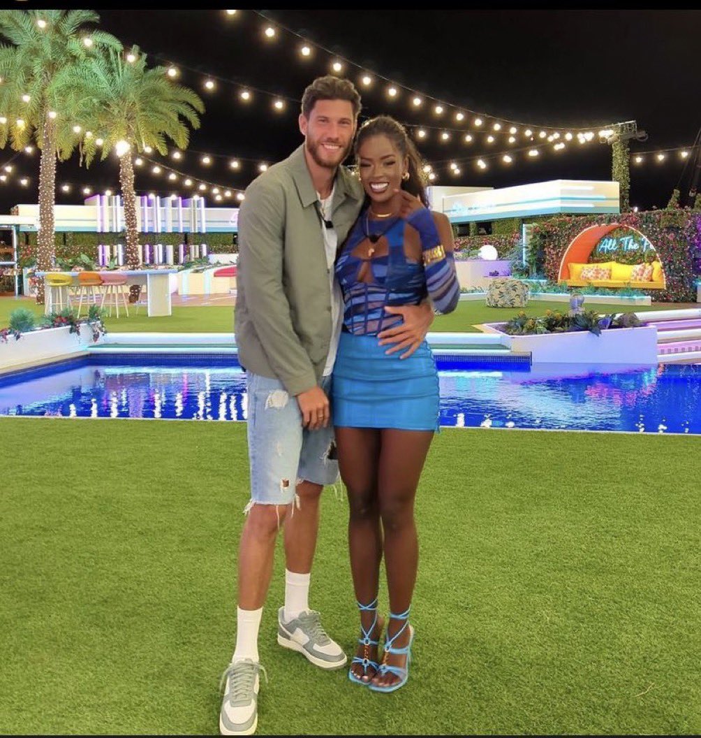 jujiepoogie's tweet photo. ITS THE LAST EPISODE… NOOOO but I’m so excited!!

Let’s hope my ship I HAVE BEEN ROOTING FOR SINCE DAY 1 TAKES IT HOMEEEE 

#Jsquared #jackstine #Loveislandgames https://t.co/NgH2BZlbTv