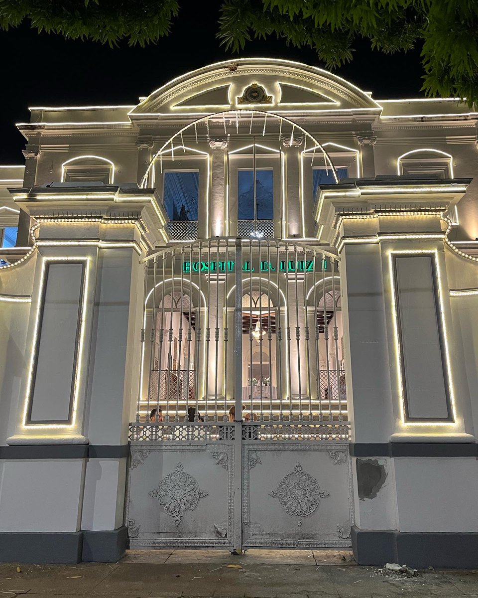 archiurbe's tweet photo. A iluminação destacou ainda mais a beleza do centenário e histórico prédio do hospital Dom Luiz I, inaugurado em 1877, administrado pela Sociedade Portuguesa Beneficente do Pará.

#patrimônio #belém l https://t.co/PlOFWyHhKK