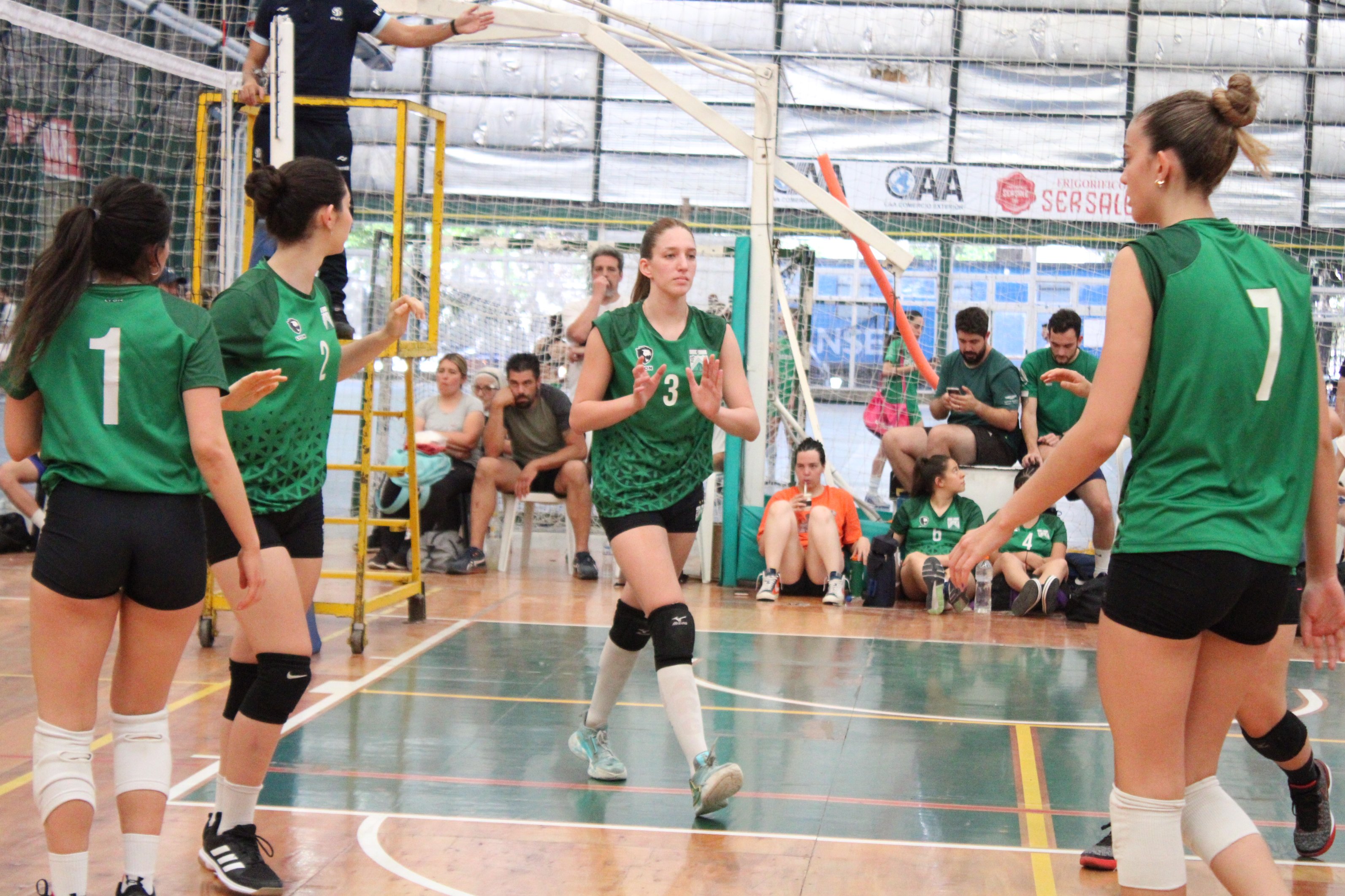 Enorme momento del futsal y el vóley masculino – Club Ferro Carril