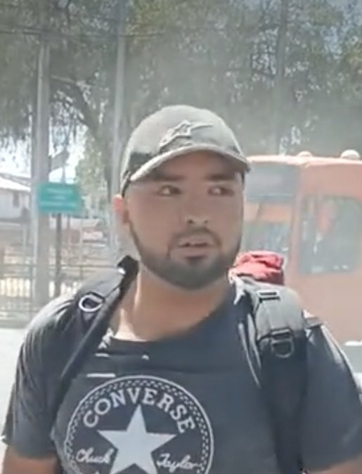 botcaszely20's tweet photo. Se busca violentista que agredió a chofer hasta dejarlo sangrando y que además evadió pasaje (Tiene una pinta de frenteamplista el mal nacido). https://t.co/ALzUKcR66M