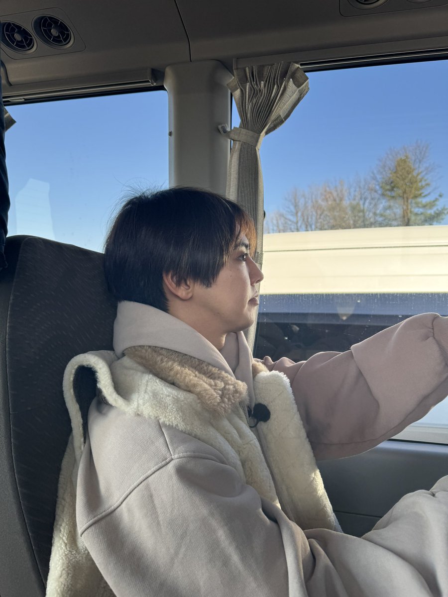 sanoreofficial's tweet photo. LOOK AT THIS GUY!!
HE'S A SUCH A BAD GUY WITH BABY FACE!!
WATCH OUT FOR MEN LIKE THIS!!!⚠️ https://t.co/6bAGNvUv5H