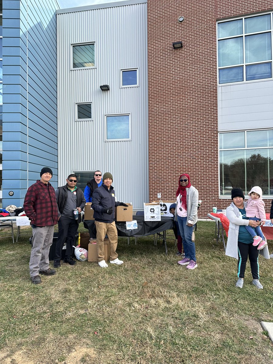 MsWestCSF's tweet photo. First Annual Turkey Trot at LES! Raffled off turkey baskets to families, had resourced and partners present and had the best trot ever!🦃❤️ #CommunitySchool @MyriamYarbrough @BaltCoPS @amcbride28 @MsPalmisano https://t.co/j9XVHJftxk