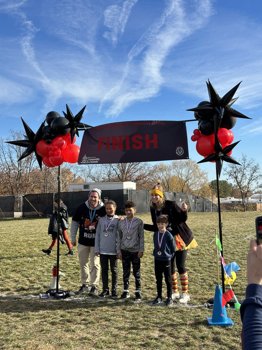 MsWestCSF's tweet photo. First Annual Turkey Trot at LES! Raffled off turkey baskets to families, had resourced and partners present and had the best trot ever!🦃❤️ #CommunitySchool @MyriamYarbrough @BaltCoPS @amcbride28 @MsPalmisano https://t.co/j9XVHJftxk