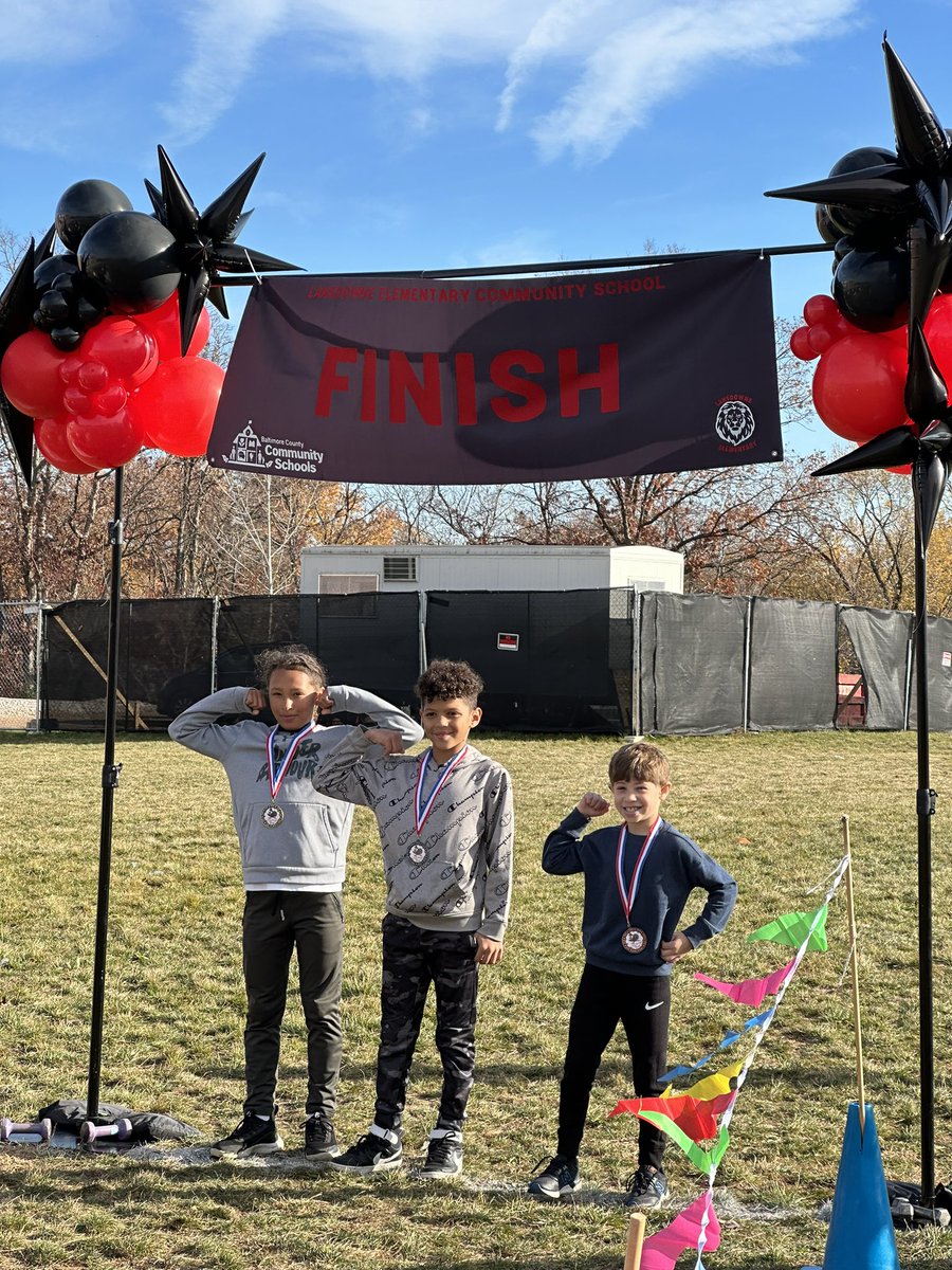 MsWestCSF's tweet photo. First Annual Turkey Trot at LES! Raffled off turkey baskets to families, had resourced and partners present and had the best trot ever!🦃❤️ #CommunitySchool @MyriamYarbrough @BaltCoPS @amcbride28 @MsPalmisano https://t.co/j9XVHJftxk