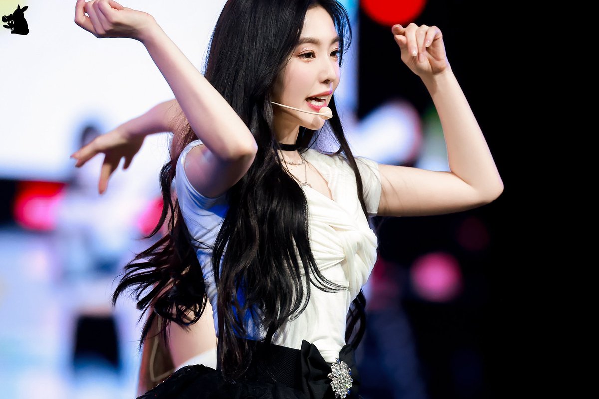 THEOBZheZhe's tweet photo. 231119 Supersound Festival 🌸

#IRENE #아이린 https://t.co/z4RLcbfPvP