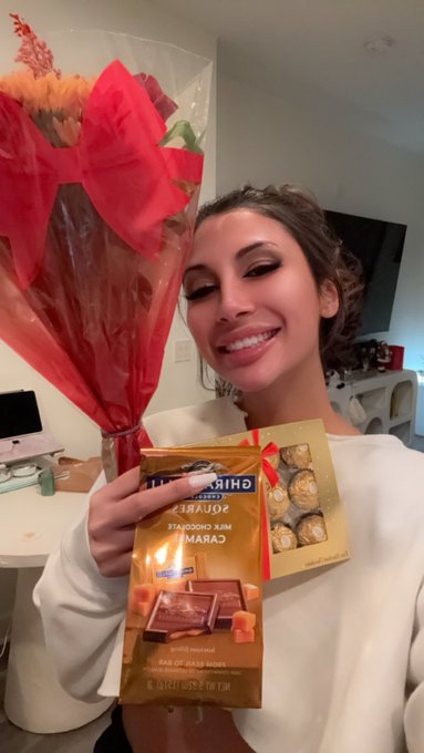 ok weird story for twitter- this random girl accidentally ordered a bed to my house &amp; i thought i had<a href="/tag/rarabgg"class="tags"><span>#rarabgg</span></a>