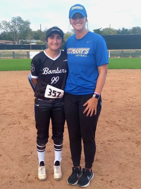 TorriMedrano99's tweet image. I spent my day at the @StMUsoftball camp getting in lots of reps. Thank you to the coaches and players for their time. Thank you Coach Fields and Coach Ladines for your feedback that I plan to use to continue my growth in this sport.
#fangsout 🐍💛💙
@ronnie_ladines 
@Bombers_HTX