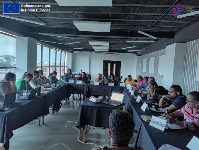 ForoCivicoVzla's tweet photo. #18Nov en el estado #Bolívar se completa la 2da. sesión en el proceso dialógico con apoyo de #LACSO para edificar la #AgendaSocialYDeDerechos, proceso que busca contribuir a habilitar #EspaciosDeEntendimiento y reencuentro entre los venezolanos #SomosForoCívico #VzlaQuiereFuturo https://t.co/6NKRVrDoqZ