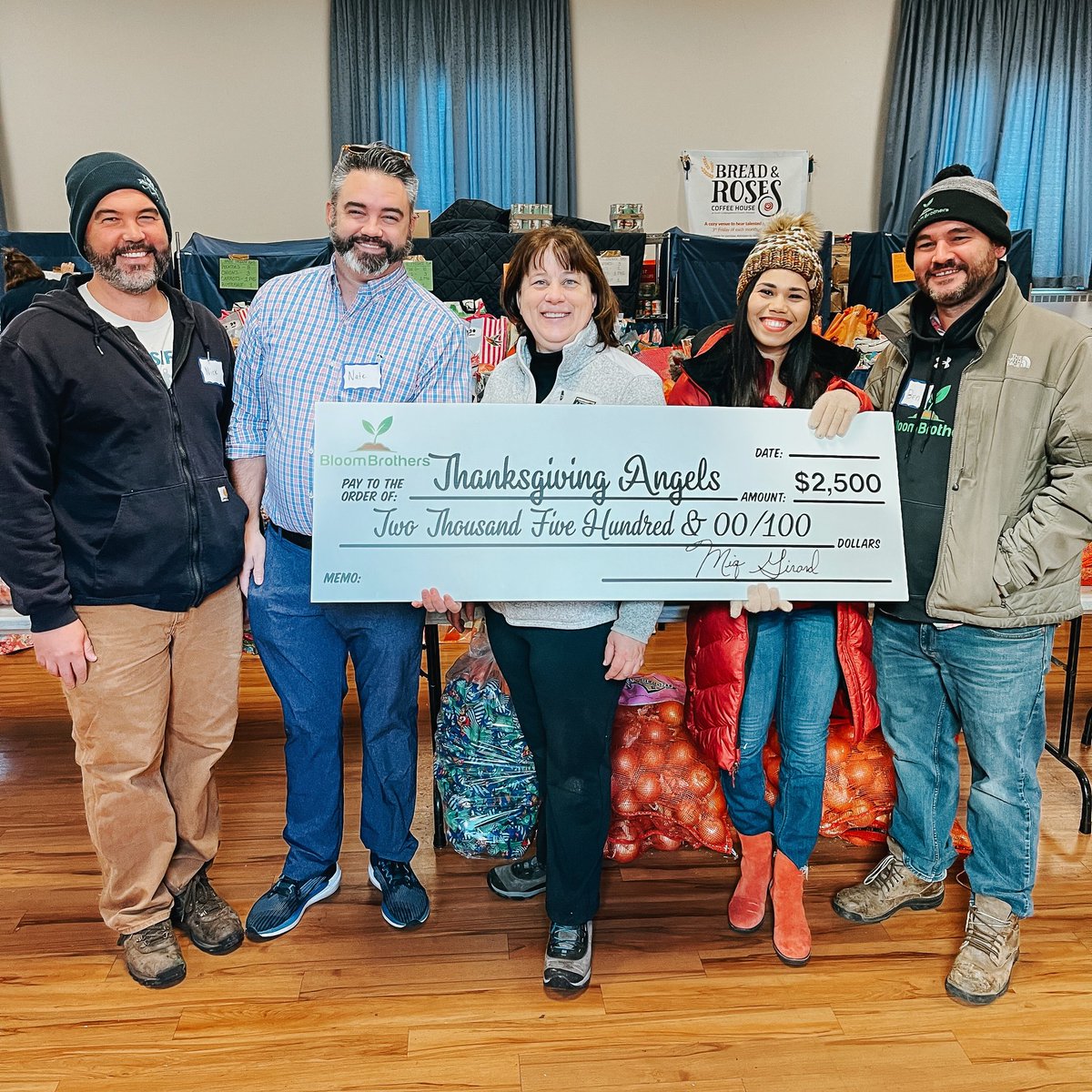 Perpetual_Pitt's tweet photo. Bloom Brothers was so thrilled to be able to support the Thanksgiving Angels. Shown here with Massachusetts Representative Tricia Farley-Bouvier.

Thanks to the Thanksgiving Angels 1,800 Pittsfield households will be able to enjoy a Thanksgiving meal this year! https://t.co/TLAuhSAnOA