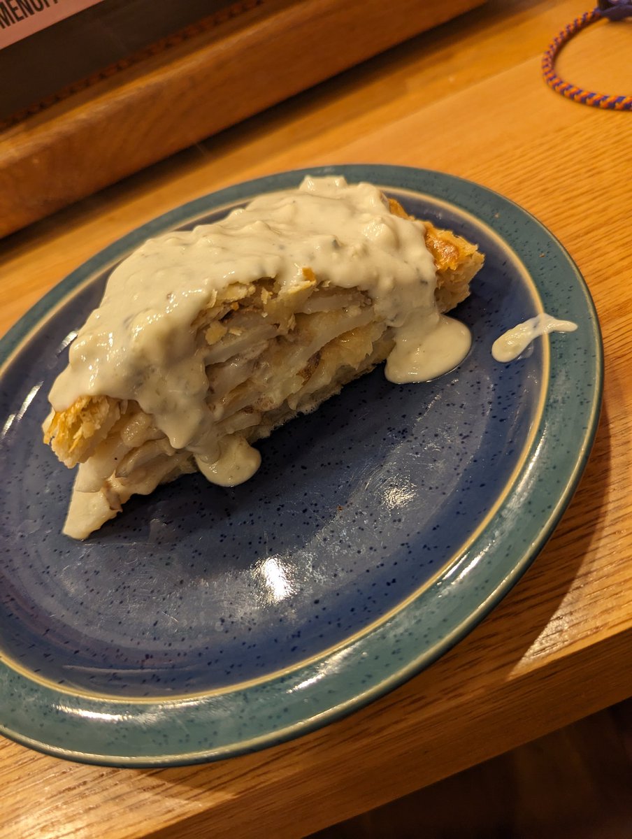 teachpanthers's tweet photo. @Paulhollywood_0 ...thanks for the recipe!!!  Excellent puff with no soggy bottom, although my daughter said "Mom, it's just a scalloped potato pot pie " 😂😂 https://t.co/JfXh3a5fSe