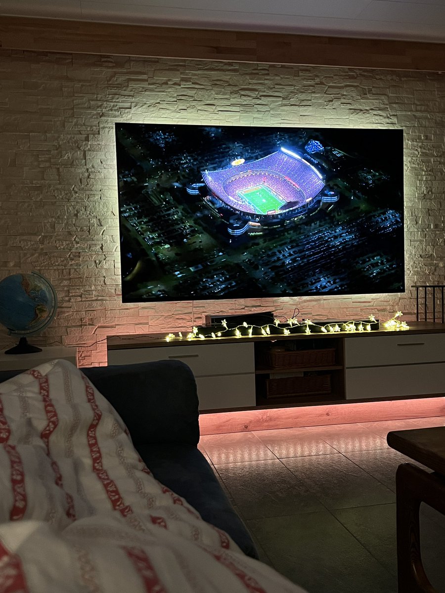 Guten Morgen ☀️ nach 2 Stunden Schlaf die #chiefsvseagles auf #dazn schauen. 

#nfldazn #nfldeutschland #chiefsgermany <a href="/DAZN_DE/">DAZN DE</a>