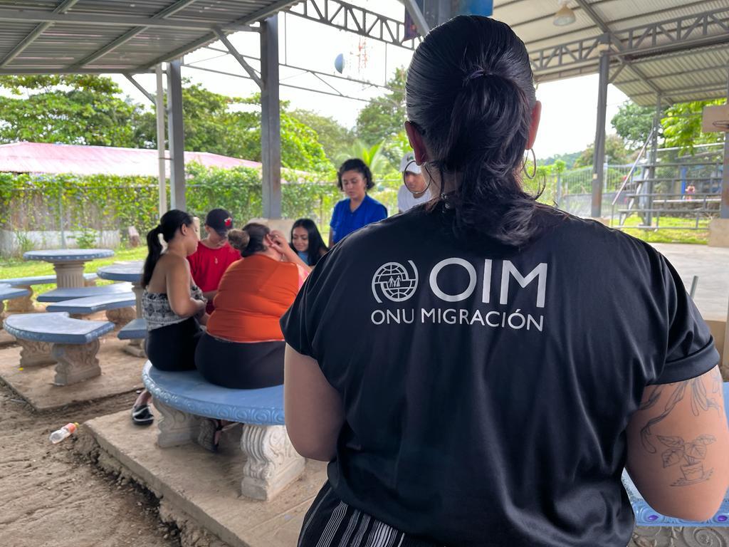 OIMCostaRica's tweet photo. OIM se reunió en Isla Chira, Puntarenas para devolver la información del estudio Estimación de la Trata de Personas con fines de explotación laboral en el sector pesquero de Puntarenas. 🐟🎣🌊
Gracias al trabajo conjunto con @nyuniversity y el financiamiento de @JTIP_State #JTIP https://t.co/yYqSlyYZUC