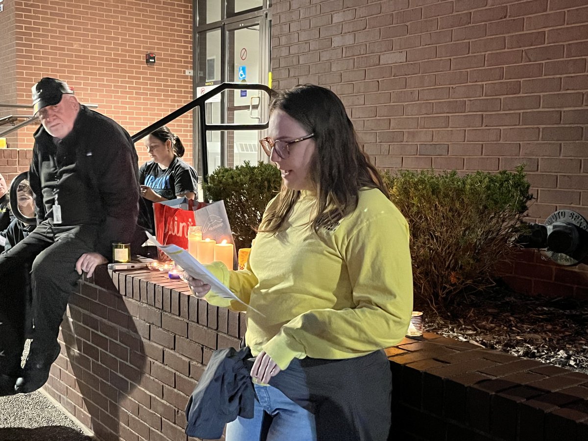 SEIUhciimk's tweet photo. Workers at Places for People who are organizing their union showed their power last week as they held a vigil and encouraged the Board of Directors to hear their demands for a free and fair process to organize their union. 

When we fight, we win! https://t.co/So1VWnpfwY