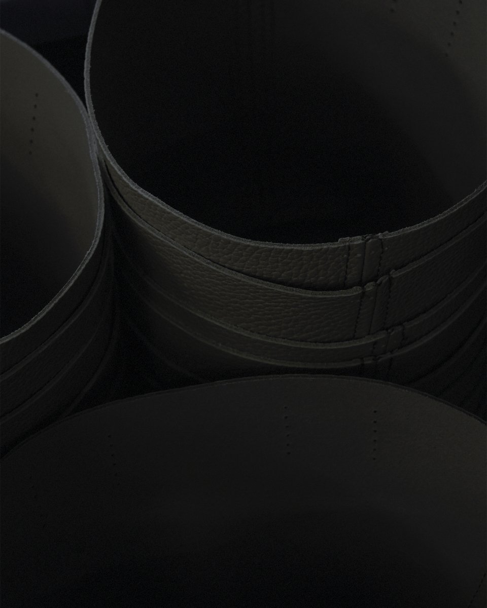 HenderScheme's tweet photo. “manufacture”

The original shrink-embossed leather used in “piano bag”.

#manufacture #henderscheme https://t.co/doYazJNhuj