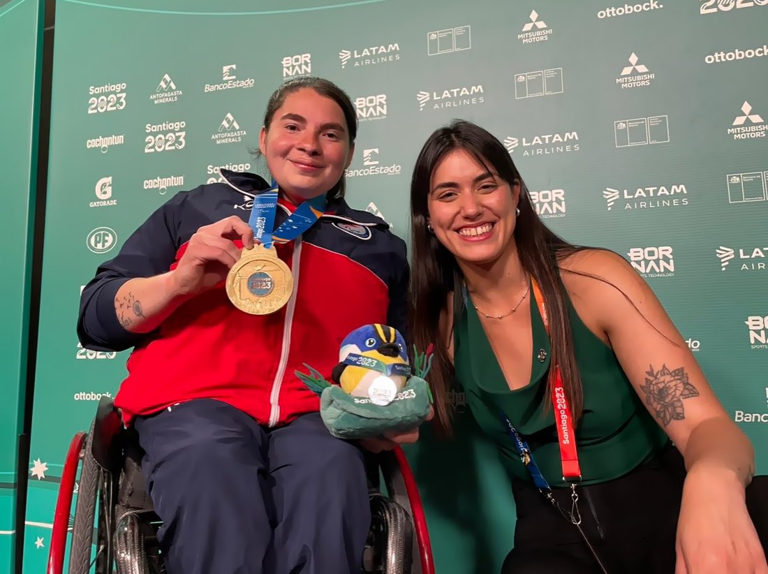 ¡Y estuvimos en el sexto oro para Chile! 🇨🇱 

Imparable la Camila Campos, profunda emoción presenciar su prueba y ver todo el apoyo de su familia y amigos. Oro y récord panamericano en Parapowerlifting 🤩 vamos Chile! 🏅