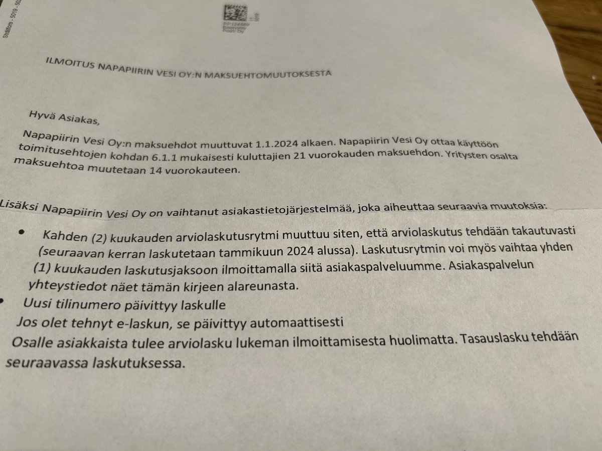 VesaKallionpaa's tweet image. Kunnallinen rahastusyhtiö #napapiirinvesi lähetti kirjeen, josta en ymmärrä mitään. Paitsi että ovat vaihtaneet asiakastietojärjestelmän. Kirjeessä oli mun Espoon katuosoite, mutta Rovaniemen postinumero. Tuli sitten #posti  korjauskuoressa perille. #atk #vesilaitokset #rahastus