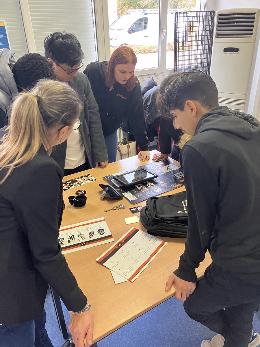 🧙animation de l’#escapegame « Les Magiciens du Numérique » par <a href="/OrangeGrandEst/">Orange Grand Est</a> auprès des jeunes de l’#E2C #Troyes pour sensibiliser les jeunes au #numérique responsable 

Partenariat <a href="/eenfance/">e-Enfance/3018</a> @weblaligue ☎️3018
#OrangeDigitalCenter 

<a href="/Prefet_10/">Préfet de l'Aube 🇫🇷🇪🇺</a> <a href="/AubeDepartement/">Département de l'Aube</a>