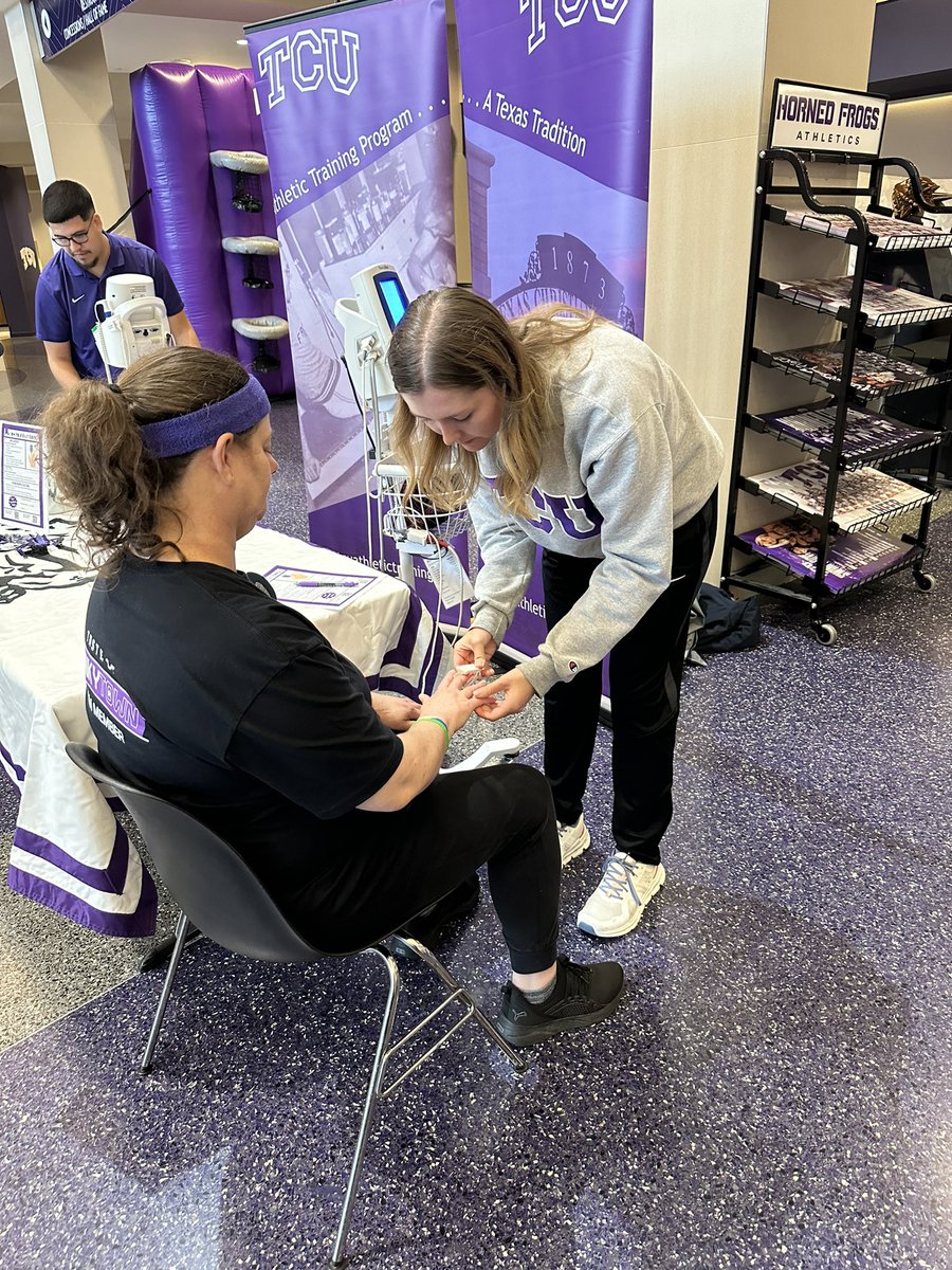 HornedFrogAT's tweet photo. Check out MSAT students, Alejandro Islas and Katie Smith, educating community members on blood pressure and pulse oximetry at the Maggie Dixon Women’s Basketball Classic’s Heart Health Fair. Our students even got to meet TCU athletic training class of 1971 alumnus, Mike Hunter! https://t.co/0S1XzHxaLR