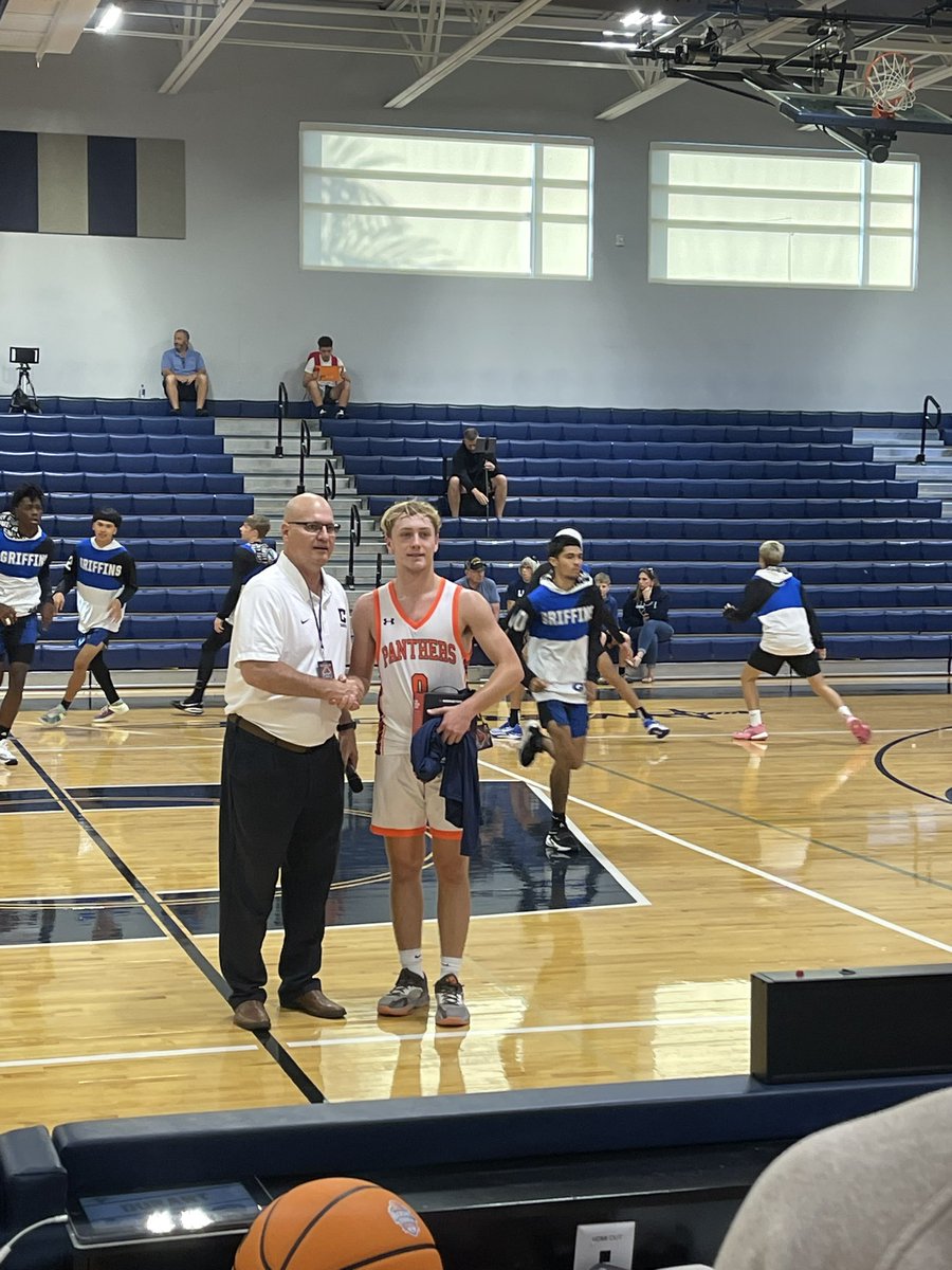 <a href="/JadenBaker2024/">jaden baker</a> @TUPBasketball @BTIElite <a href="/coach_bianchi/">Coach Bianchi</a> 

Kid is tough as nails‼️ Leader on the floor and can run your team