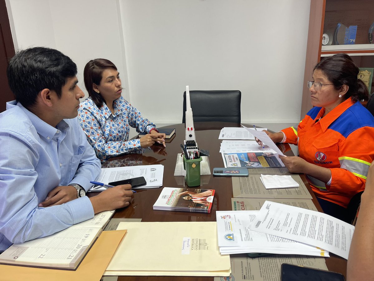 chabelitacongre's tweet photo. Hoy me reuní con el Sindicato de trabajadores de Sunafil @SITCAS_SUNAFIL , quienes anuncian un planton este viernes 24 de noviembre, para exigir mejores condiciones de trabajo y el pase al régimen 728.
#SITCASSunafil #RégimenLaboral728 #CasNuncaMas https://t.co/LULGi6rx3L