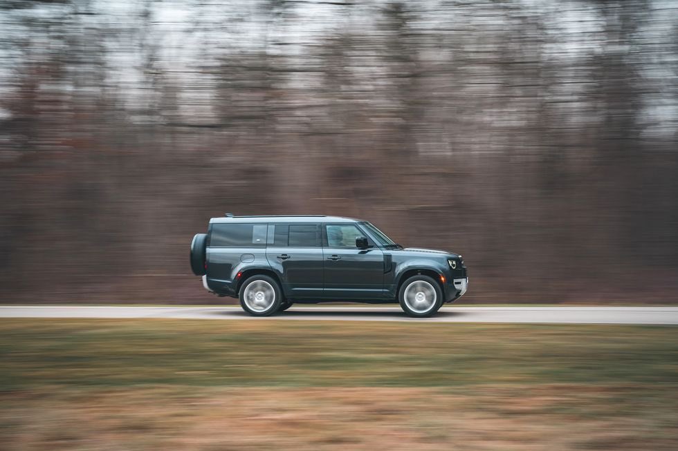 LandRoverWilm's tweet image. Hop in 📙 #Defender130