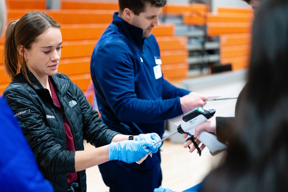 CGLA_Chatt's tweet image. Thanks to @CHI_Memorial for stopping by and showcasing the amazing technology used to diagnose and treat diseases affecting the lungs!

#cgla #mustangs #stemgirls #stemeducation #medical #lungcancer #healthcare #chattanooga