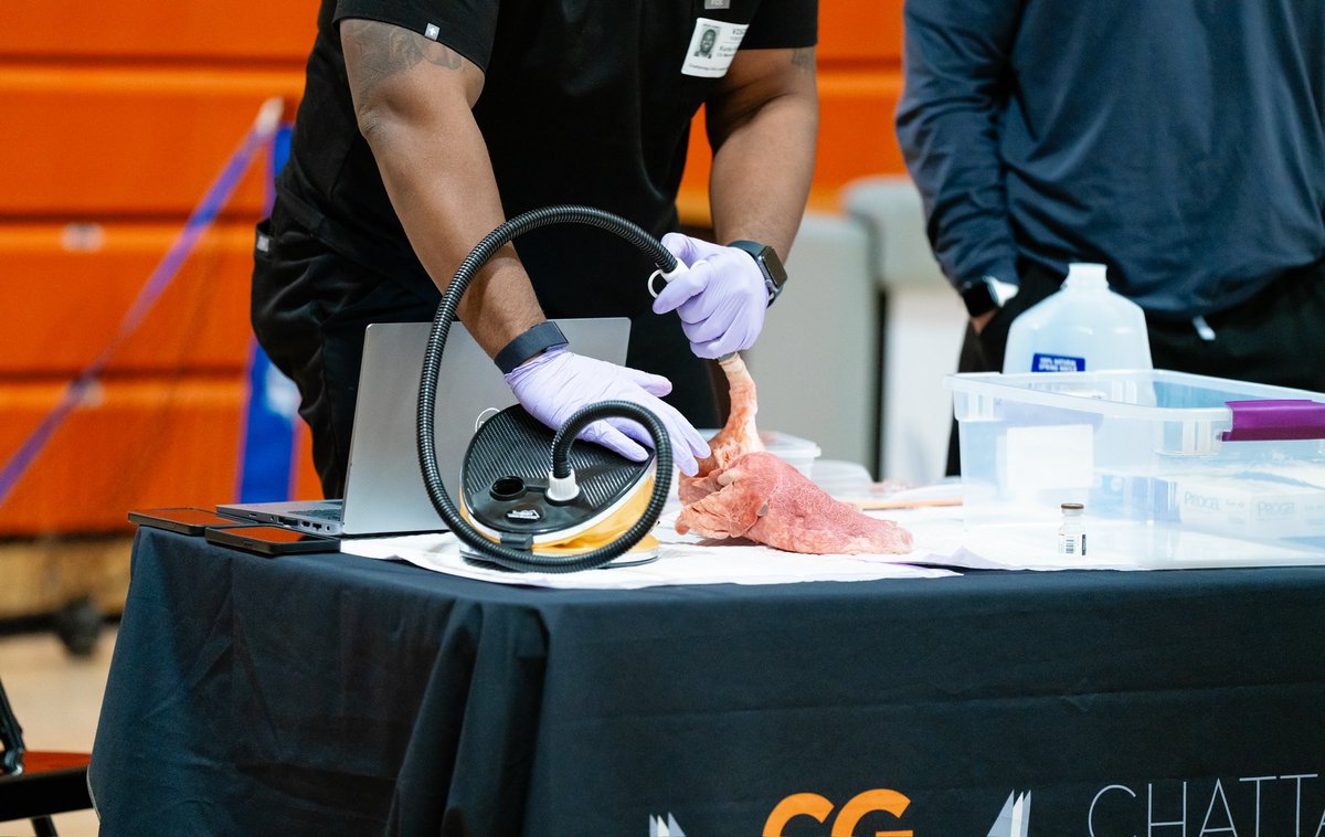 CGLA_Chatt's tweet image. Thanks to @CHI_Memorial for stopping by and showcasing the amazing technology used to diagnose and treat diseases affecting the lungs!

#cgla #mustangs #stemgirls #stemeducation #medical #lungcancer #healthcare #chattanooga