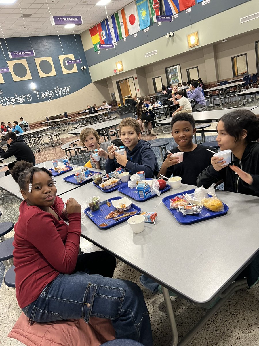 lpleak's tweet photo. Snow Cones for 5th. Grade.  They brought in the most food for the BDHS Food Drive.  Snow Cones were a big hit.  @BPEKnights @BoHill24 @alihar18 @WayneTwpSuper @misskimberly4 https://t.co/yTvoIULfS9