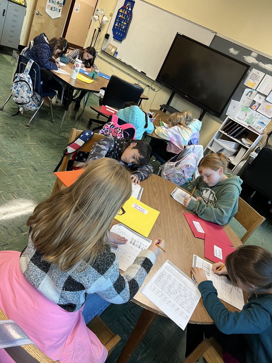 Learning and practicing proper techniques in our after school Cursive Writing Club! @superswansea16 @ewhite_white