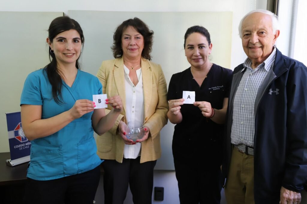 [#EleccionesColmed2023]
Hoy se realizó el sorteo de las letras que identifican a cada lista a MDN:
📌 Letra A, corresponde a la lista encabezada por el Dr. Renato Acuña (<a href="/RenatoAcunaL/">Dr. Renato Acuña</a>)
📌 Letra B, a la lista encabezada por la Dra. Anamaria Arriagada (<a href="/titiarriagada/">Anamaría Arriagada</a>)
➡️