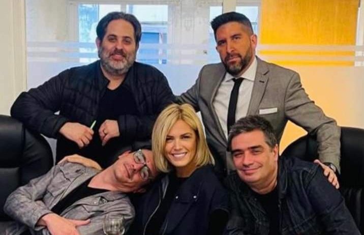 Eri4582's tweet photo. Ahora sí toda la banda del @ElrebanodeP presente en el @Observador1079 ❤️❤️❤️
@vivicanosaok @ezequielmauro @javierlanari @JorgeGiacobbe #Dragani
#Viviana1079 https://t.co/7lQHCcOVxJ