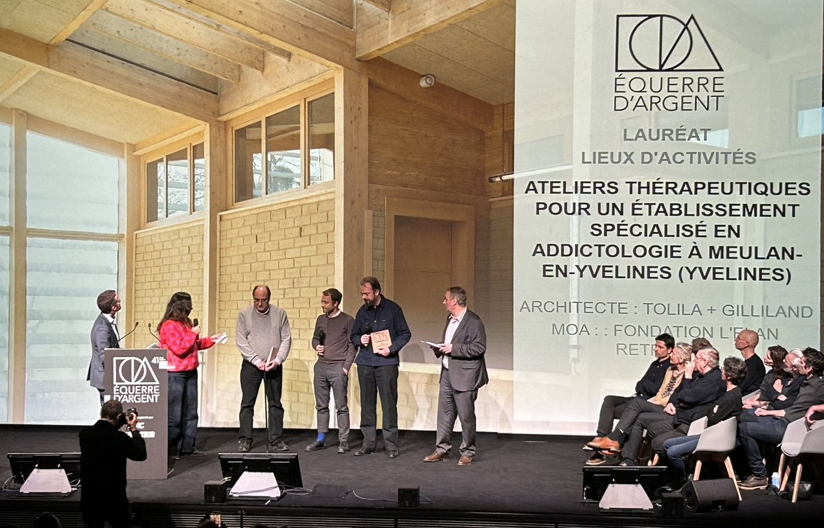 Félicitations à tous les lauréats de l’#EquerreArgent 2023 <a href="/AMC_archi/">AMC Architecture</a> <a href="/LeMoniteurEvent/">Événements Moniteur</a> Spéciale dédicace à #teamarchi Tolila et Gilliland et leur choix de la terre crue #CycleTerre au service du confort et du soin #architecture sensible