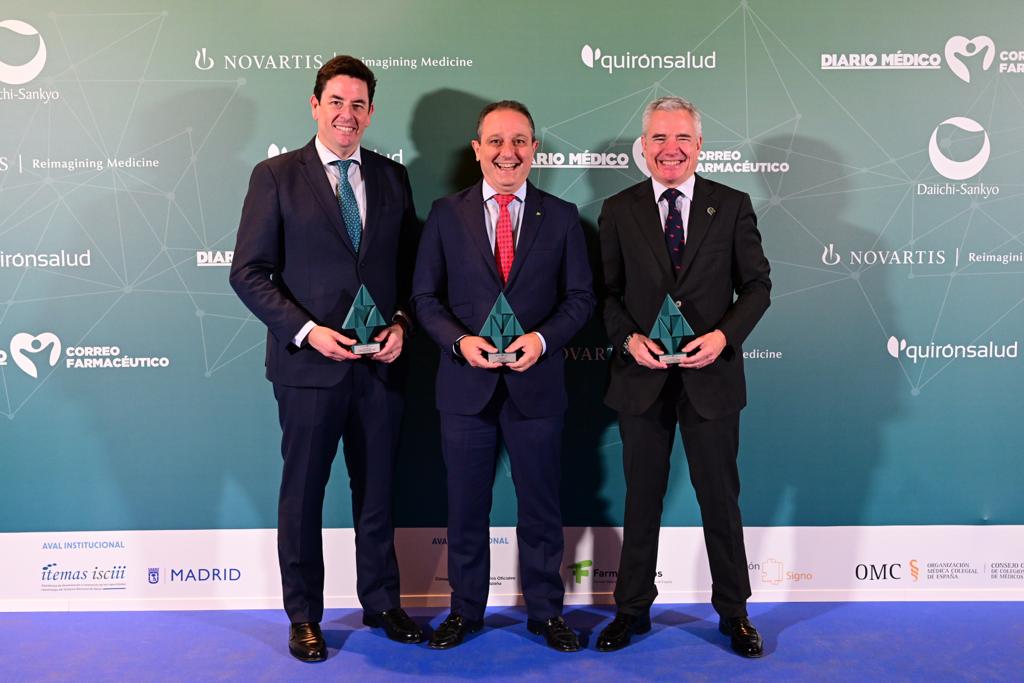 Farmaceuticos_'s tweet photo. 🎖 Gracias @diariomedico y @CFarmaceutico por reconocer en los #PremiosEnnovaHealth a #BotPlusLite en la categoría 'Empoderamiento Digital del Paciente'.
📸 Además, enhorabuena al @COFMadrid y @cofcordoba, también premiados.
#EnnovaHealthDay https://t.co/w4KrebQIzo